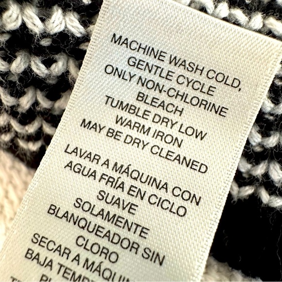 Chico’s White Textured Stripe Bateau-Neck Summer Sweater, size 1 - Picture 7 of 10